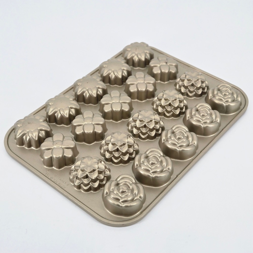 Nordic Ware Petits Fours Pan Cast Aluminum Floral Cakelet Mold 20 Cavity Gold